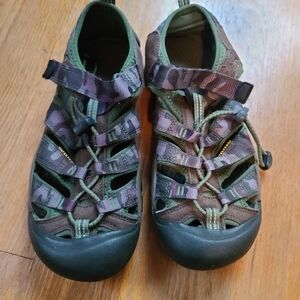 Kids KEEN sandals, size 4